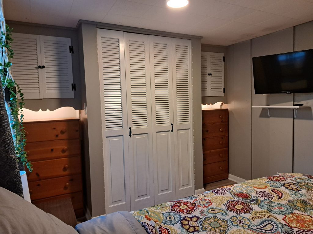 Lower Floor Bedroom - Full Sized Bed